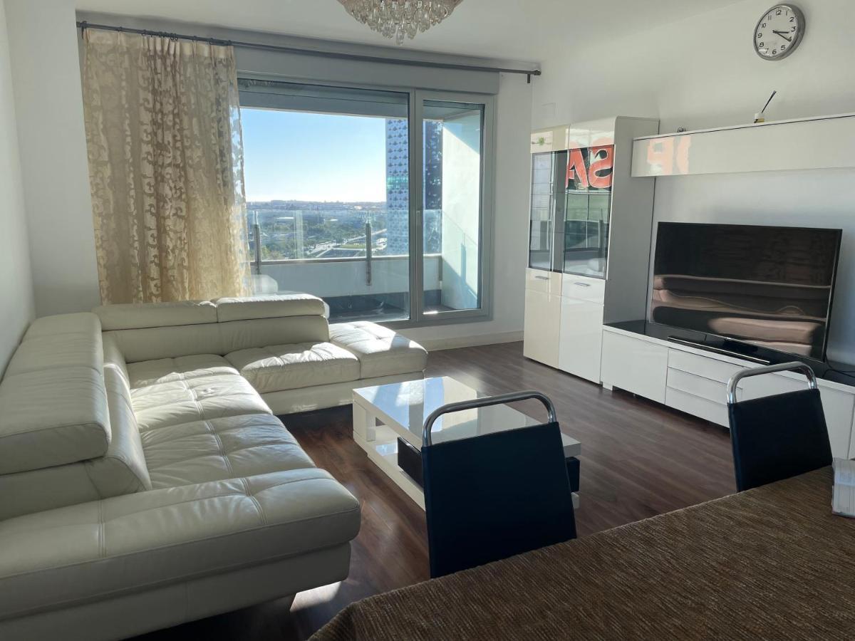 Fira De Barcelona City View Apartment With Garage Parking Л'Успіталет-да-Любрагат Екстер'єр фото