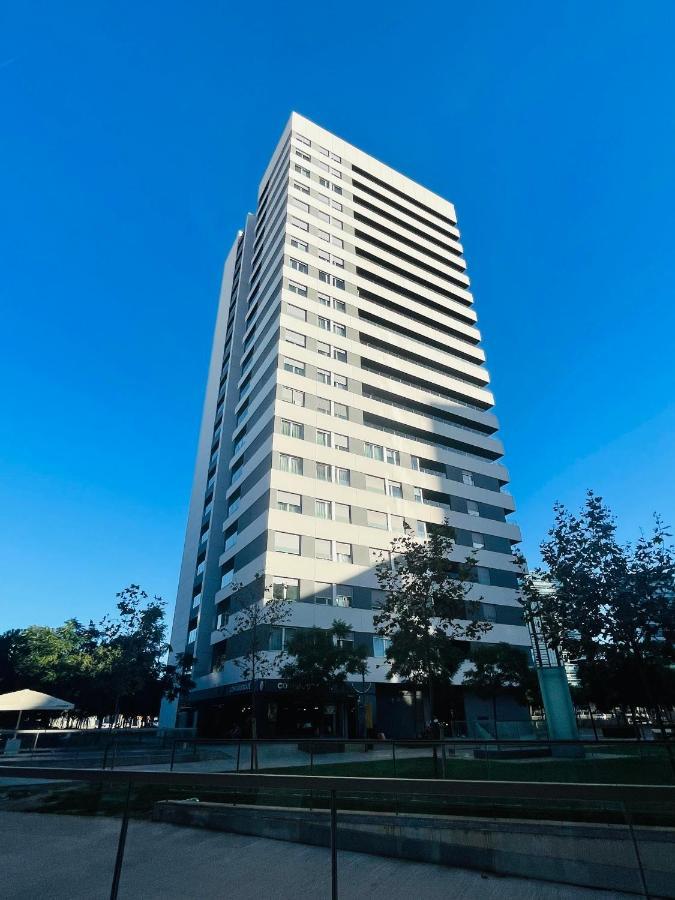Fira De Barcelona City View Apartment With Garage Parking Л'Успіталет-да-Любрагат Екстер'єр фото